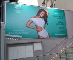 Letreiro em metalon